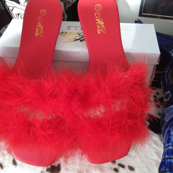 Red feather slippers with rhinestones - Picture 3 of 8